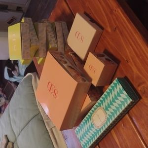 11 Stella & Dot boxes. Comes with all interior packaging. No jewelry included.